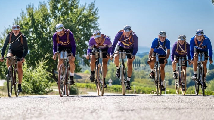 Sabato 5 e domenica 6 ottobre a Gaiole in Chianti si svolge la 27esima edizione de L’Eroica. Anche quest’anno numeri eccezionali con 9.000 iscritti