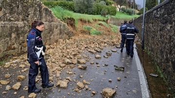 Firenze travolta dal maltempo, frane e allagamenti. A Calenzano 50 persone evacuate