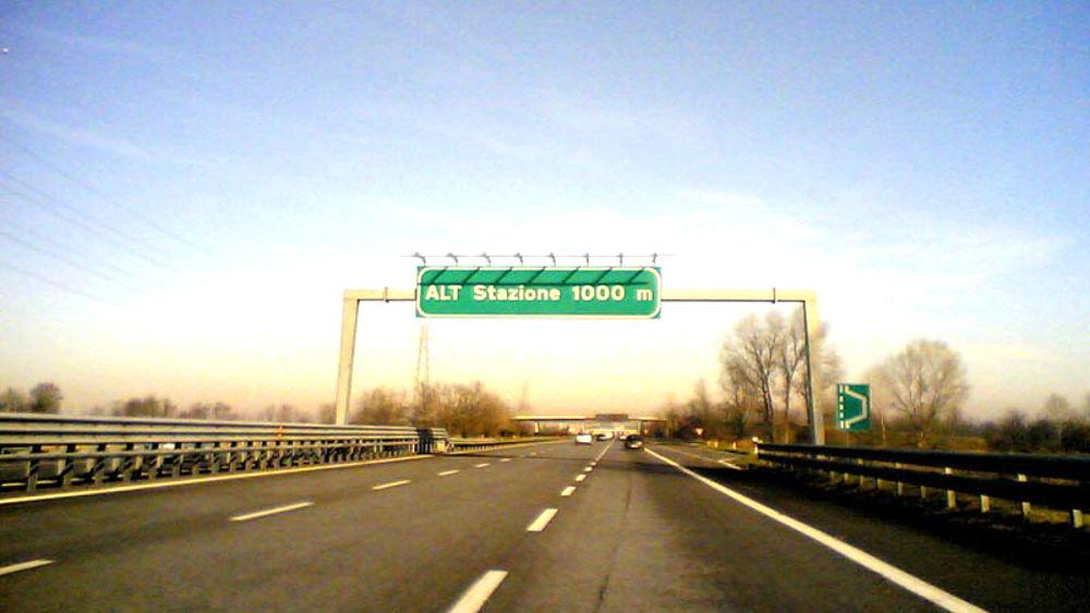 A11, chiusa per una notte l