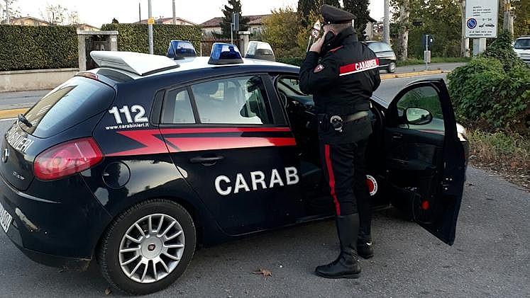 A casa ha dell'hashish suddiviso in dosi, 23enne denunciato dai carabinieri