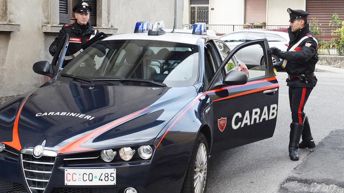 https://www.lanazione.it/image-service/view/acePublic/alias/contentid/ZmUzMjgxNjItYTQ5Yy00/0/i-primi-ad-arrivare-sul-posto-sono-stati-i-carabinieri-foto-darchivio.jpeg?f=16:9&w=1200&h=630