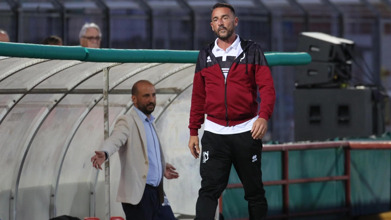 Agostini finisce la sua avventura nel Pontedera. Sotto, Italeng (foto Bongianni/Germogli)