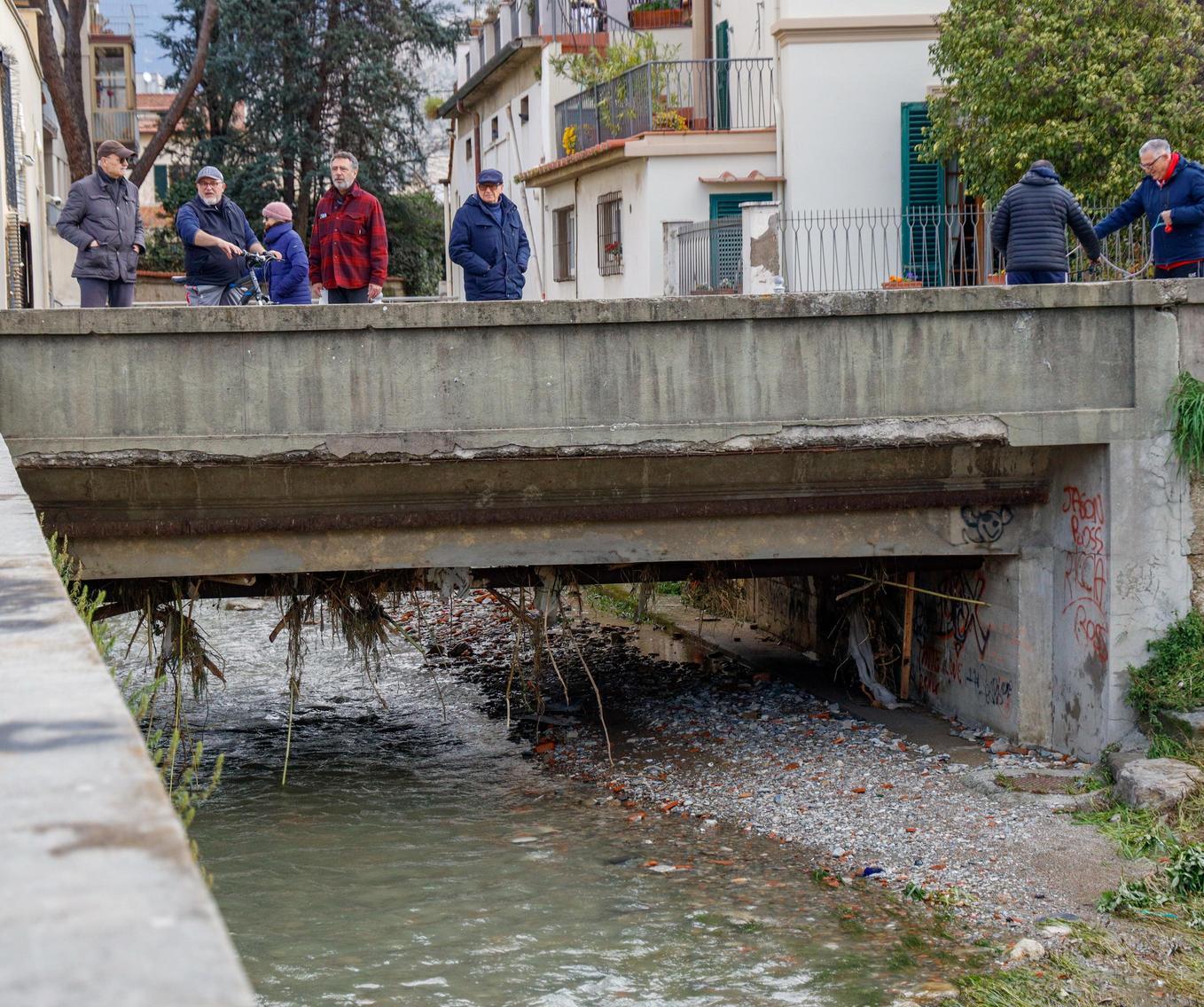 Rimaggio osservato speciale. Il ponte nel mirino degli esperti. Via ai lavori sulle spallette