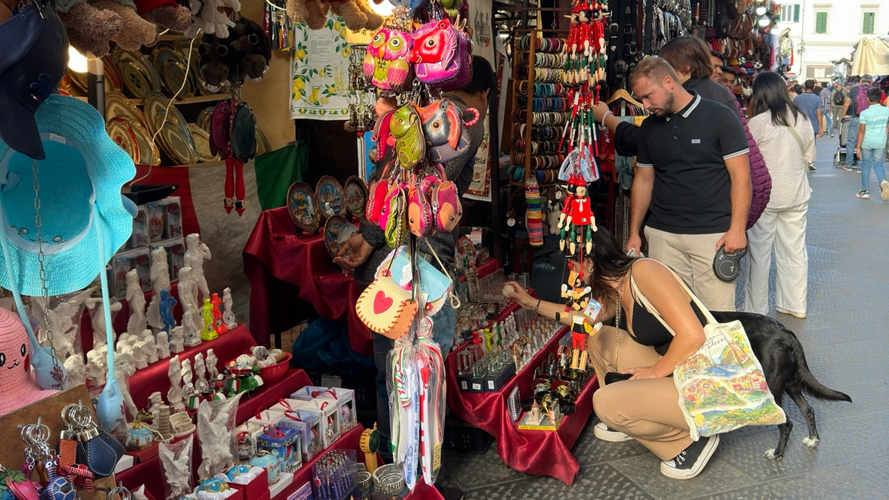 Firenze, souvenir, paccottiglia per turisti (Giuseppe Cabras/New Press Photo)