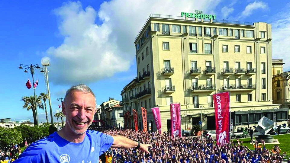 Running / Lo scorso 5 maggio la "corsa più amata d'Italia" ha debuttato a Viareggio: protagonisti lo svago e il divertimento, insieme ai dj più famosi del Paese