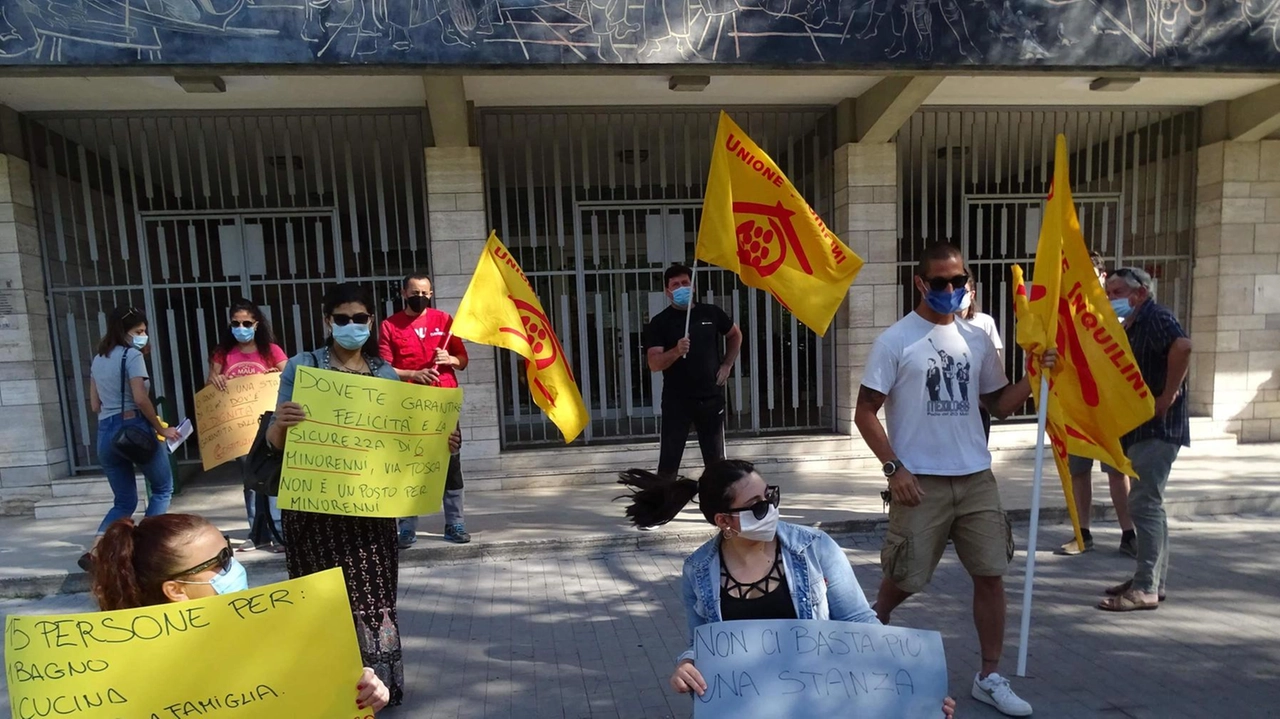 Una manifestazione recente sul diritto alla casa davanti al municipio