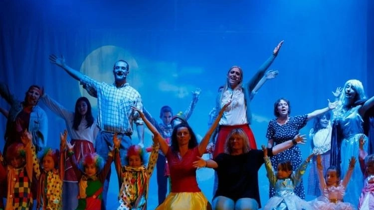 ’Alice’, musical al Teatro del Popolo. Piccoli e grandi artisti in scena