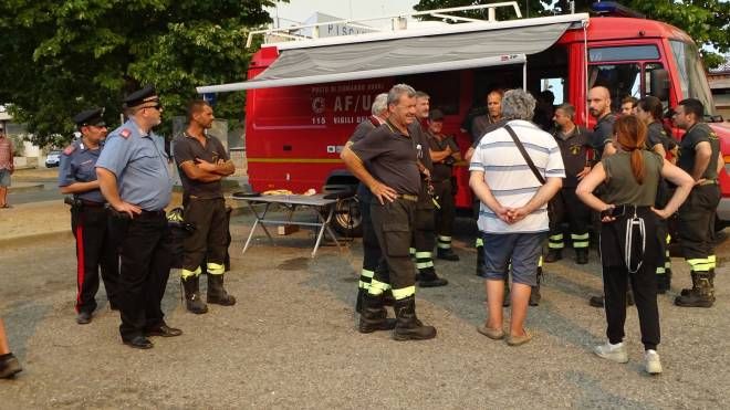 Incendio a Bozzano, le impressionanti foto del rogo vicino Massarosa (Foto Umicini)